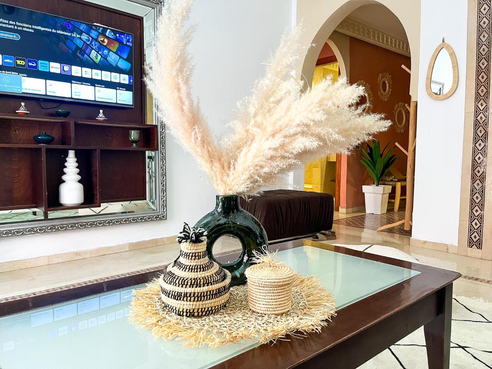Appartement Chic Gueliz Plaza Avec Vue Marrakesh Exterior foto